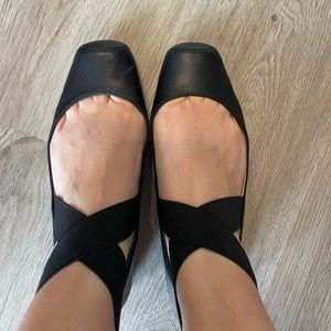 Black ballerina flats
